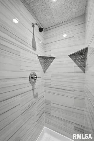 $360,000 | 211 Eagle Ridge Road, Muscatine, IA 52761