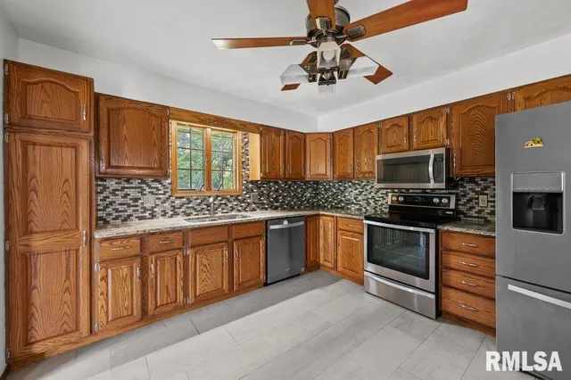 $360,000 | 211 Eagle Ridge Road, Muscatine, IA 52761