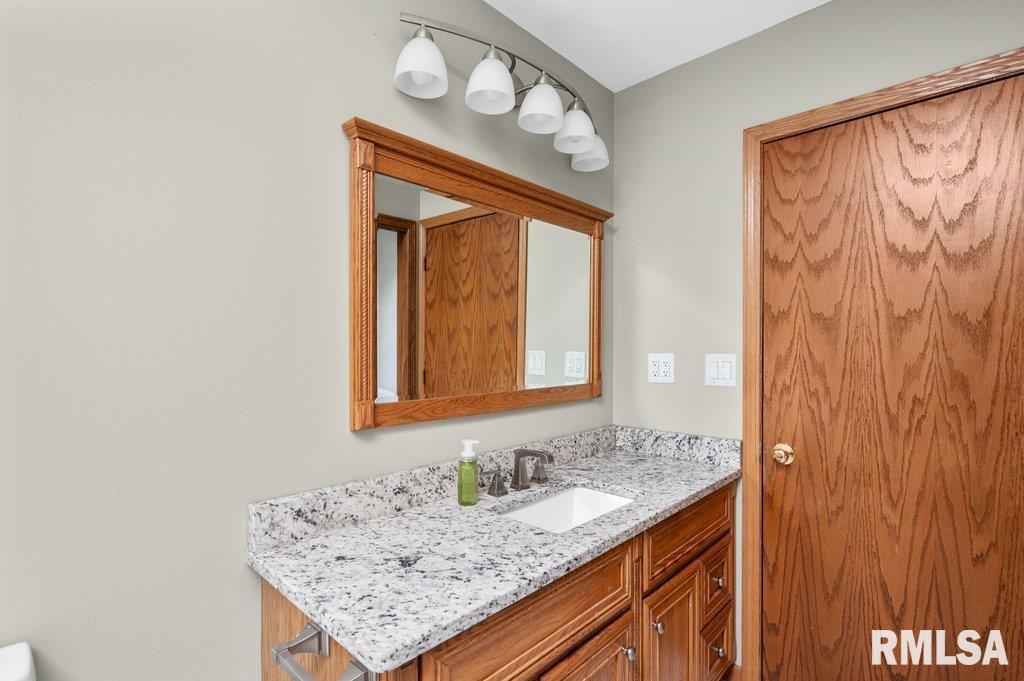 211 Eagle Ridge Road Muscatine, IA 52761 - Photo 23 of 37