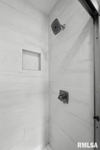 $360,000 | 211 Eagle Ridge Road, Muscatine, IA 52761