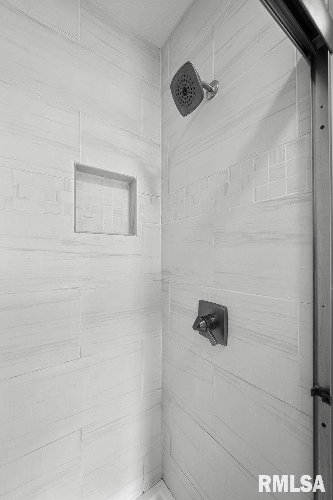 211 Eagle Ridge Road Muscatine, IA 52761 - Photo 29 of 37