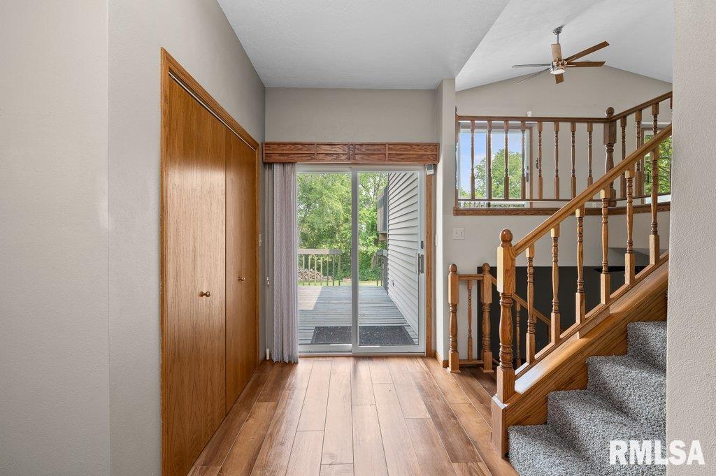 211 Eagle Ridge Road Muscatine, IA 52761 - Photo 3 of 37