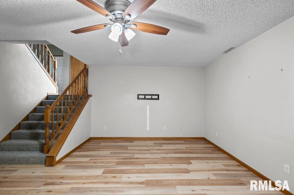 211 Eagle Ridge Road Muscatine, IA 52761 - Photo 8 of 37