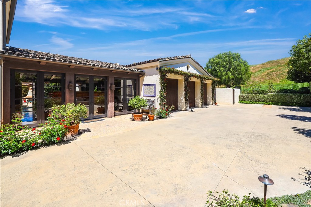 59 Canyon Creek Irvine, CA 92603 - Photo 11 of 65 motor court - driveway