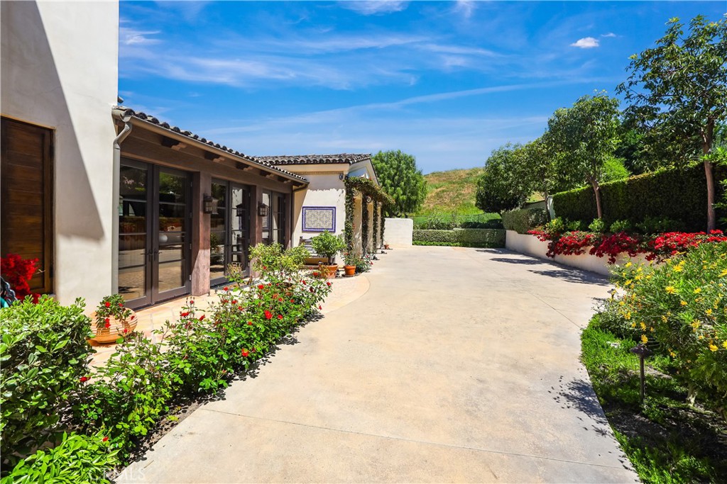 59 Canyon Creek Irvine, CA 92603 - Photo 10 of 65 motor court to 3 car garages
