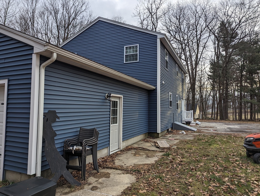 35 Carter Road Westminster, MA 01473 - Photo 3 of 20 a front view of a house with garden