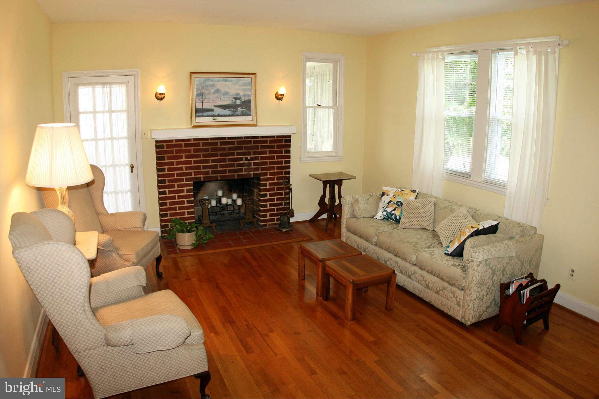1545 Lister Road Baltimore, MD 21227 - Photo 2 of 30 Living Room