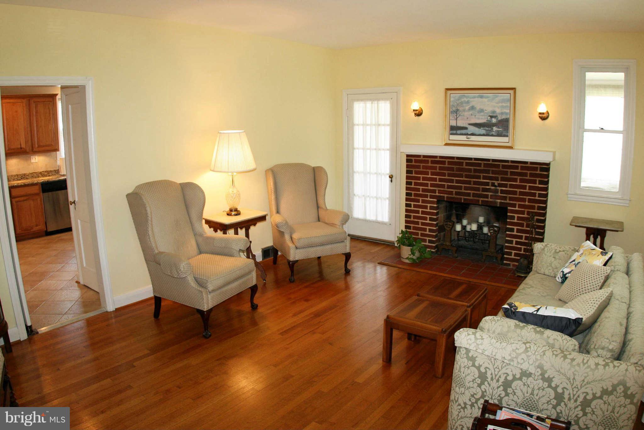 1545 Lister Road Baltimore, MD 21227 - Photo 3 of 30 Living Room