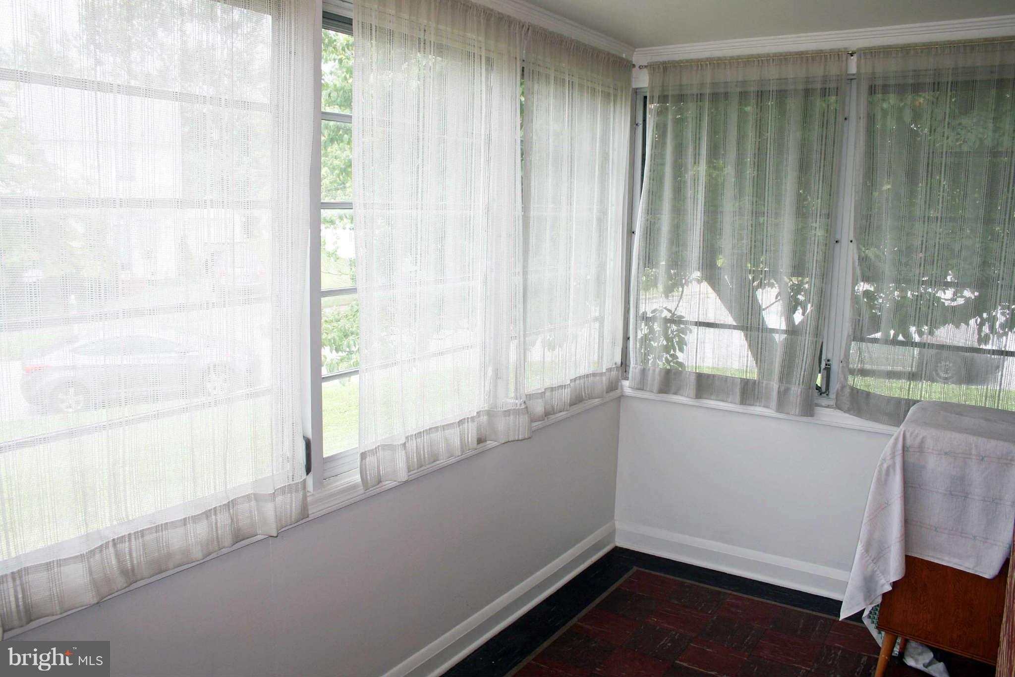 1545 Lister Road Baltimore, MD 21227 - Photo 10 of 30 SUNROOM