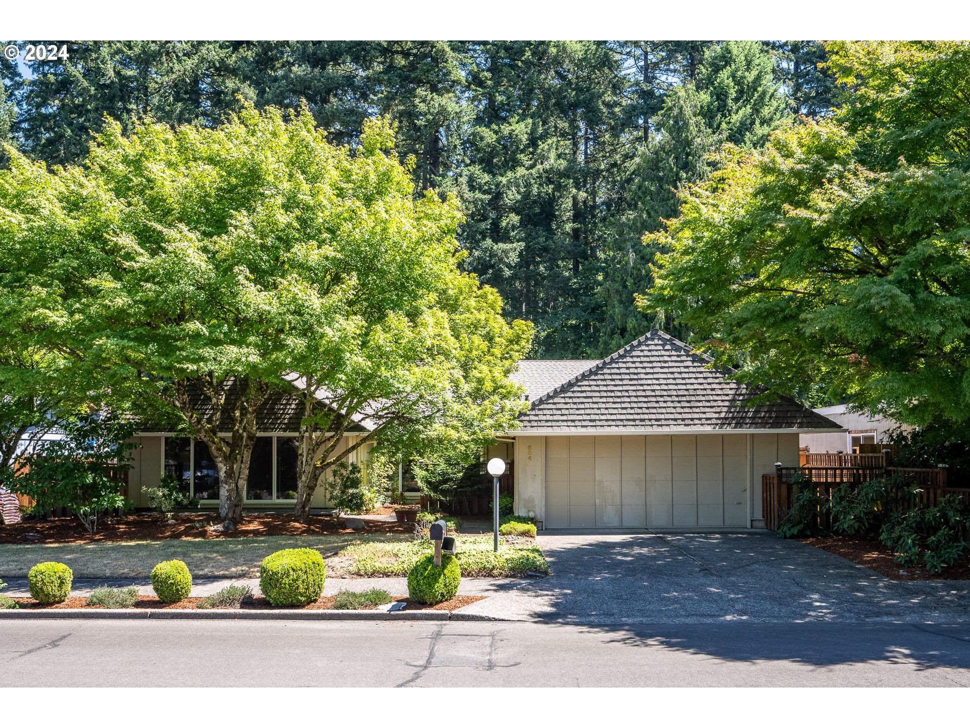 804 Northeast 174th Avenue Portland, OR 97230 - Photo 1 of 30 Entrance/Foyer