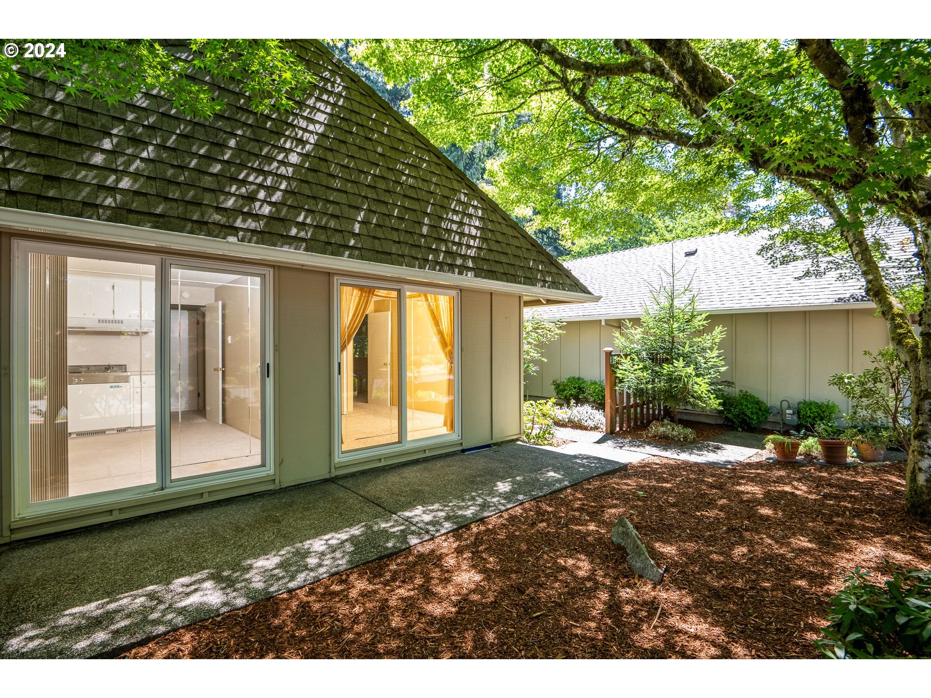804 Northeast 174th Avenue Portland, OR 97230 - Photo 3 of 30