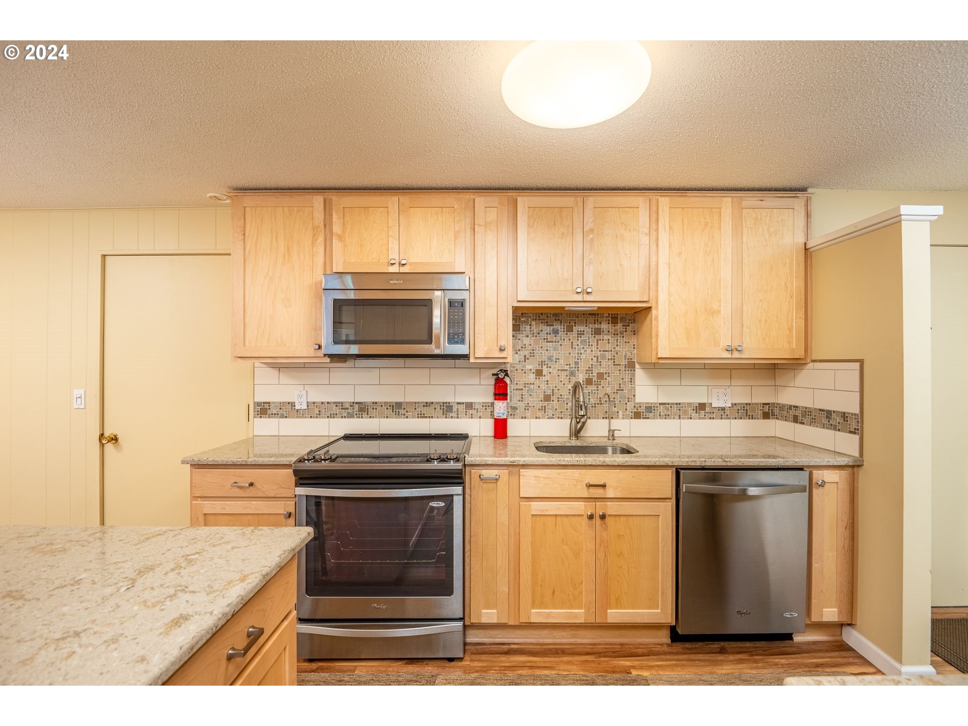 804 Northeast 174th Avenue Portland, OR 97230 - Photo 7 of 30