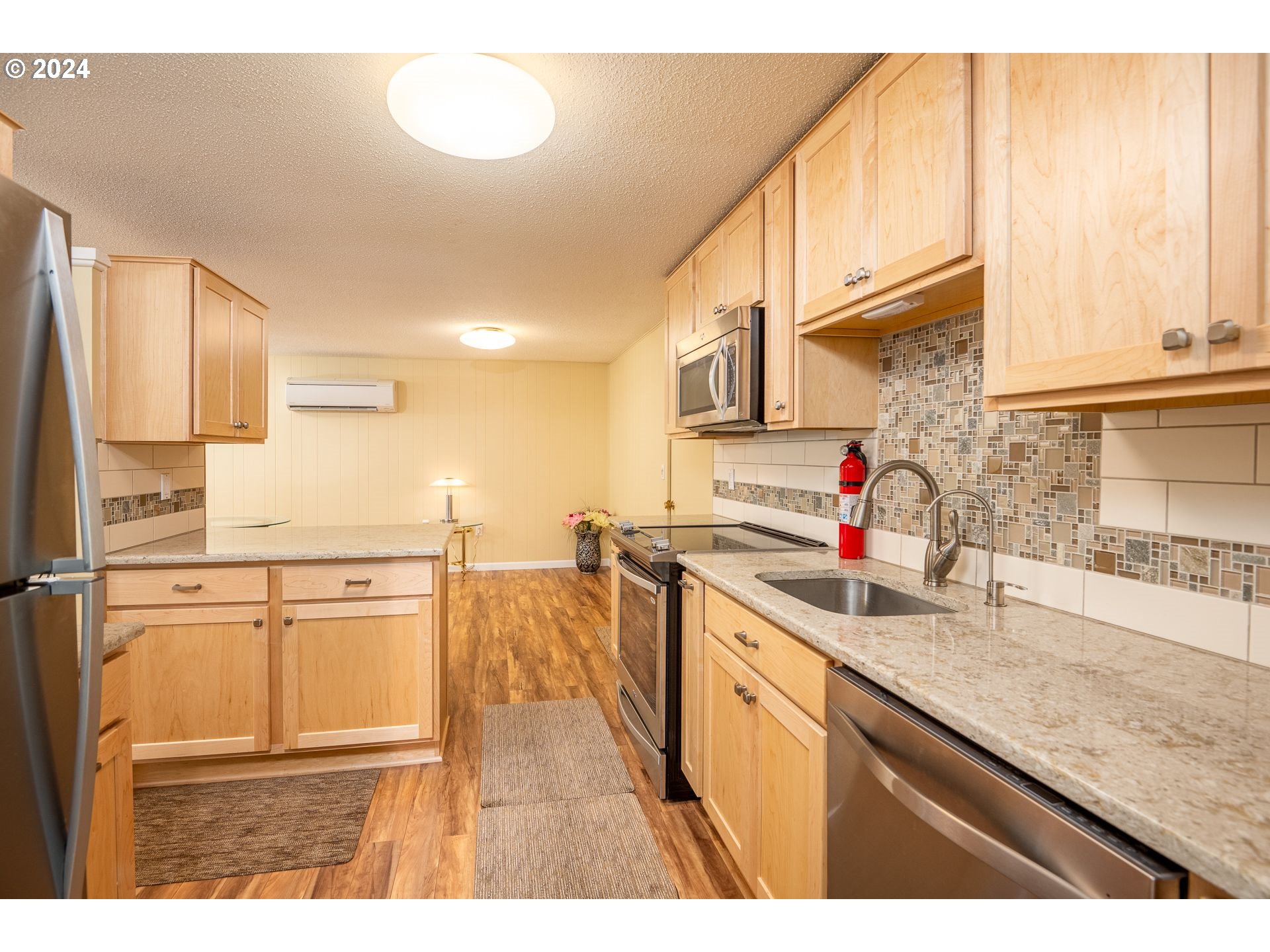 804 Northeast 174th Avenue Portland, OR 97230 - Photo 9 of 30