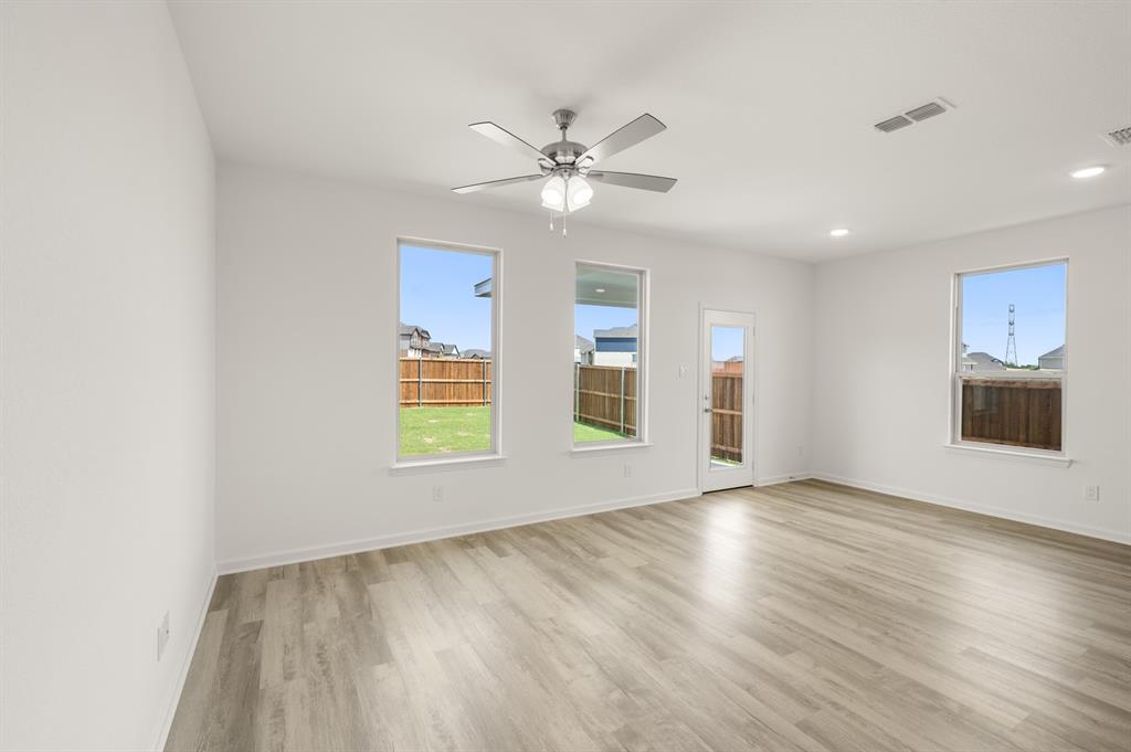 125 Toftrees Drive Cleburne, TX 76031 - Photo 12 of 27 125 Toftrees- Living Room-2