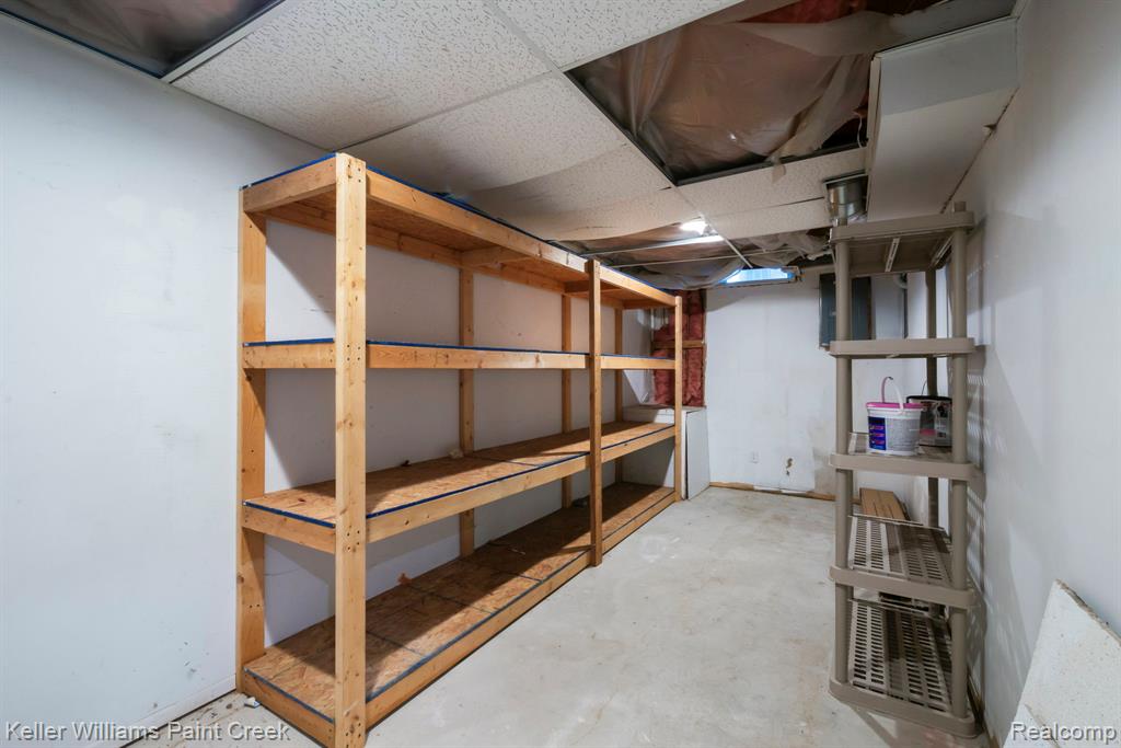 1811 Henbert Road West Bloomfield, MI 48324 - Photo 37 of 54 Gallery Image 37