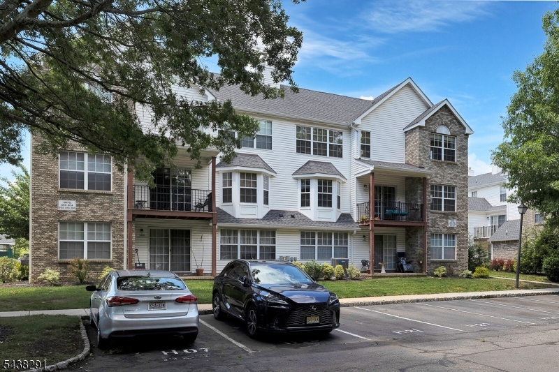 810 Plymouth Road North Brunswick, NJ 08902 - Photo 2 of 46