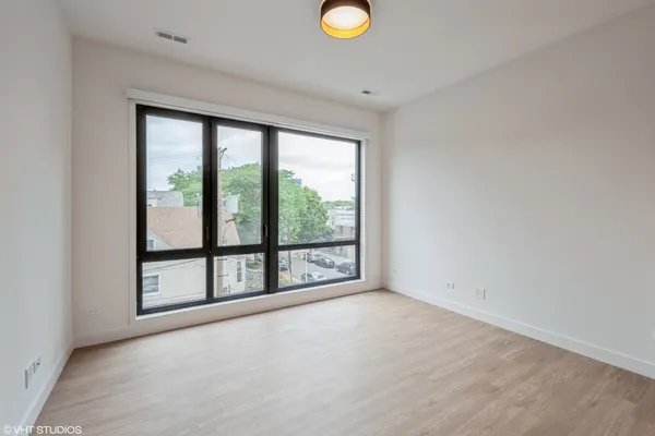 $2,095 | 4806 North Magnolia Avenue, Unit 304, Chicago, IL 60640