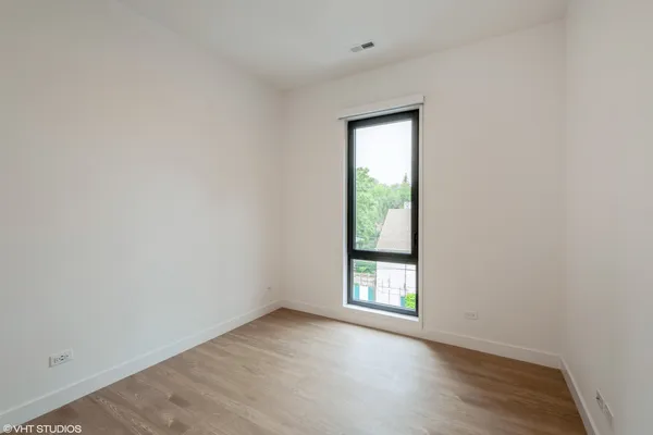 $2,095 | 4806 North Magnolia Avenue, Unit 304, Chicago, IL 60640