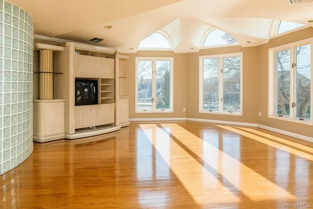 $1,599,000 | 130 Wampum Lane, West Islip, NY 11795