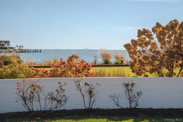 $1,599,000 | 130 Wampum Lane, West Islip, NY 11795