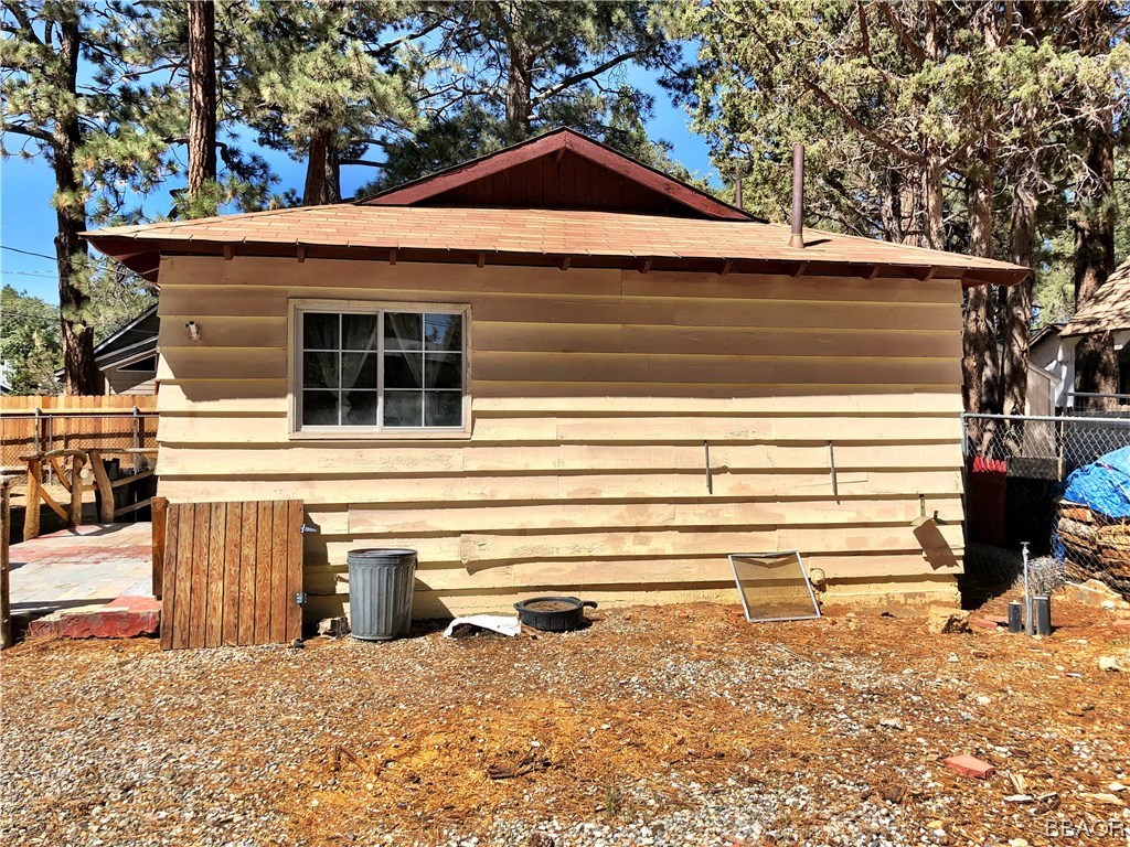 564 Riverside Avenue Sugarloaf, CA 92386 - Photo 3 of 17 a side view of a house with a yard