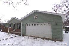 6618 Edgewood Drive Brighton, MI 48116 - Photo 3 of 25 Garage side