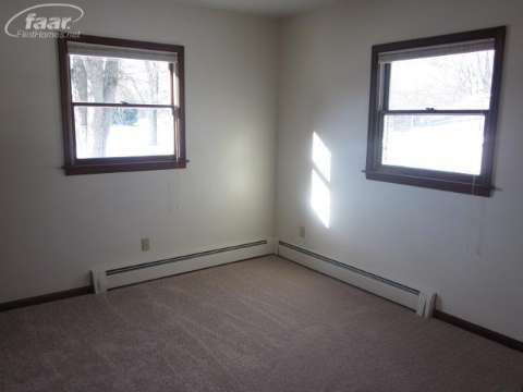2434 North Belsay Road Burton, MI 48509 - Photo 14 of 17 20388256-13.JPG