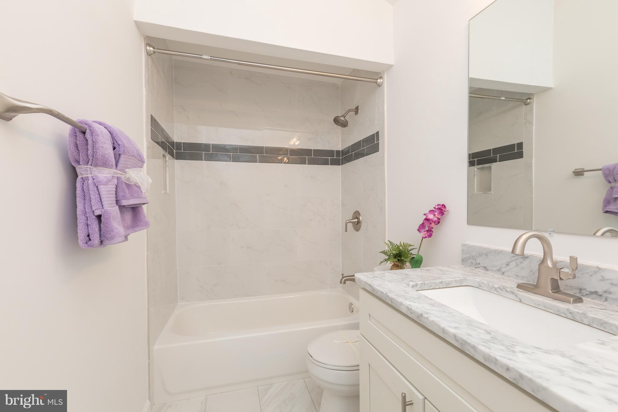 16501 Baden Naylor Road Brandywine, MD 20613 - Photo 20 of 30 Double vanity in hall bath