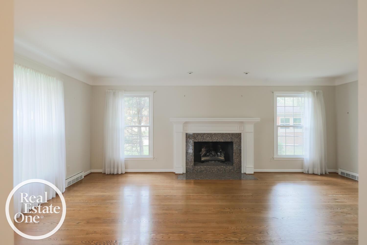 516 Thorntree Road Grosse Pointe Woods, MI 48236 - Photo 5 of 28
