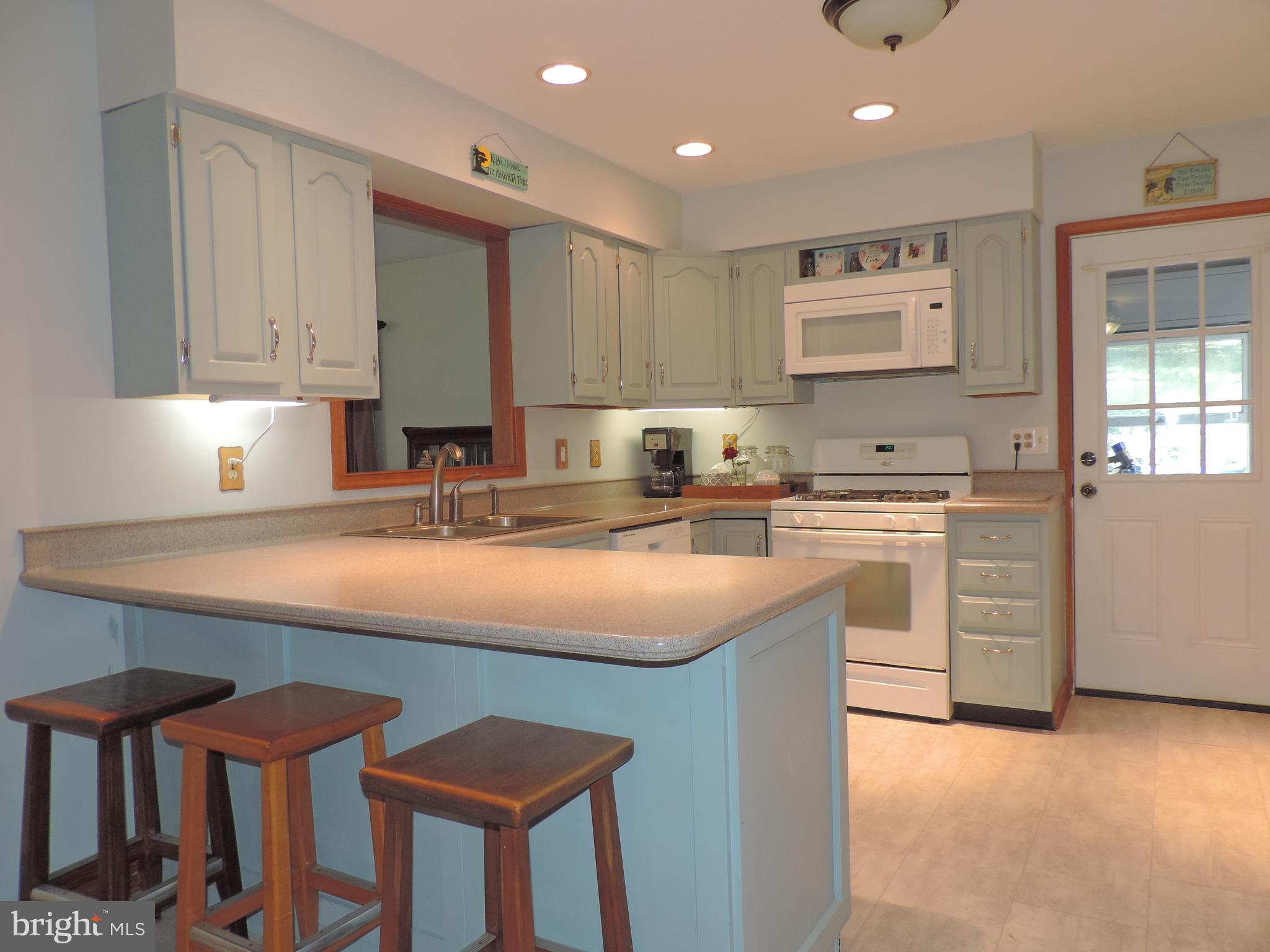 1183 Ridge Road Rising Sun, MD 21911 - Photo 10 of 26 Kitchen with Gas Cooking & Counter Seating