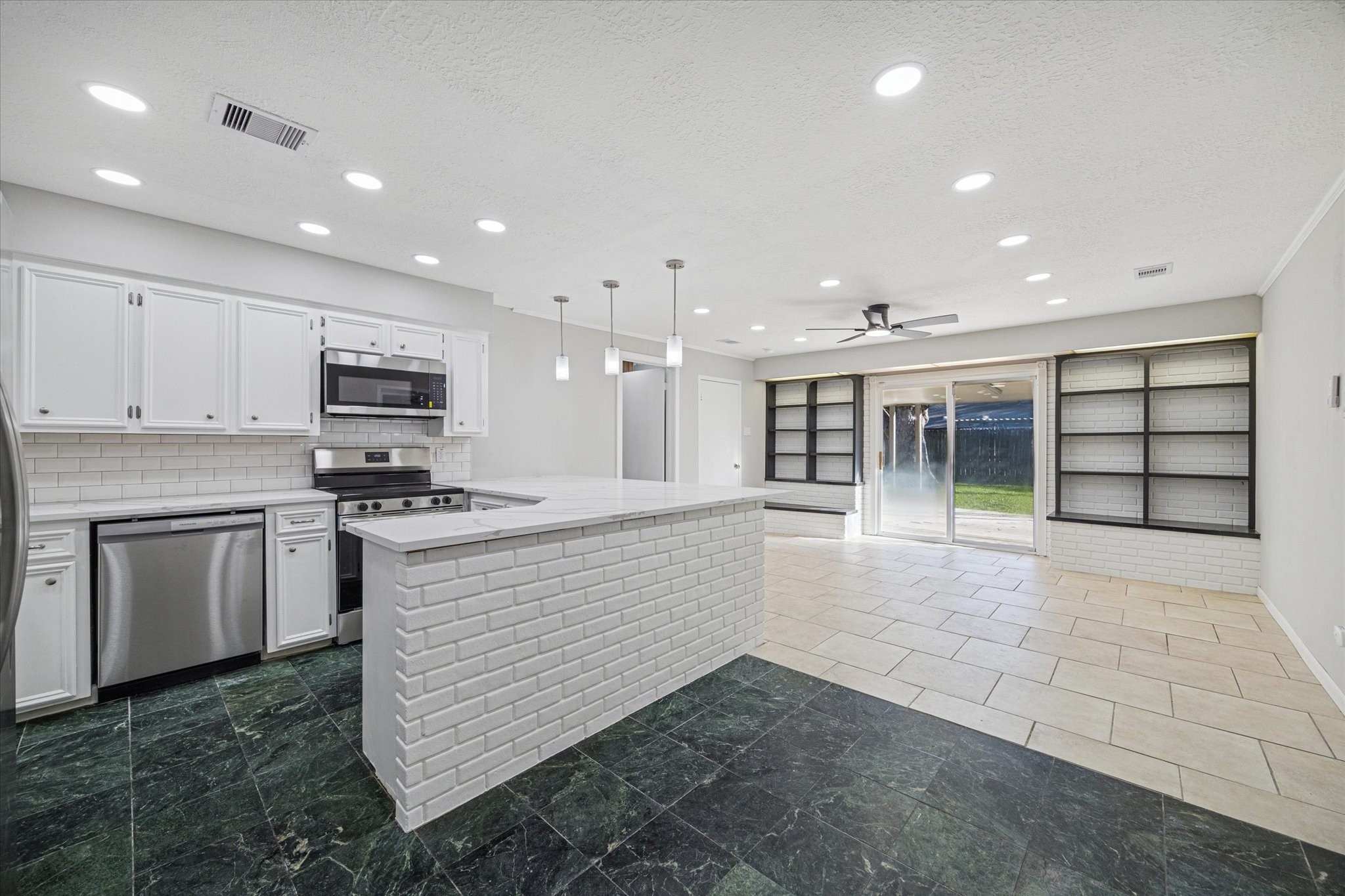 1703 Raintree Drive Baytown, TX 77520 - Photo 6 of 18