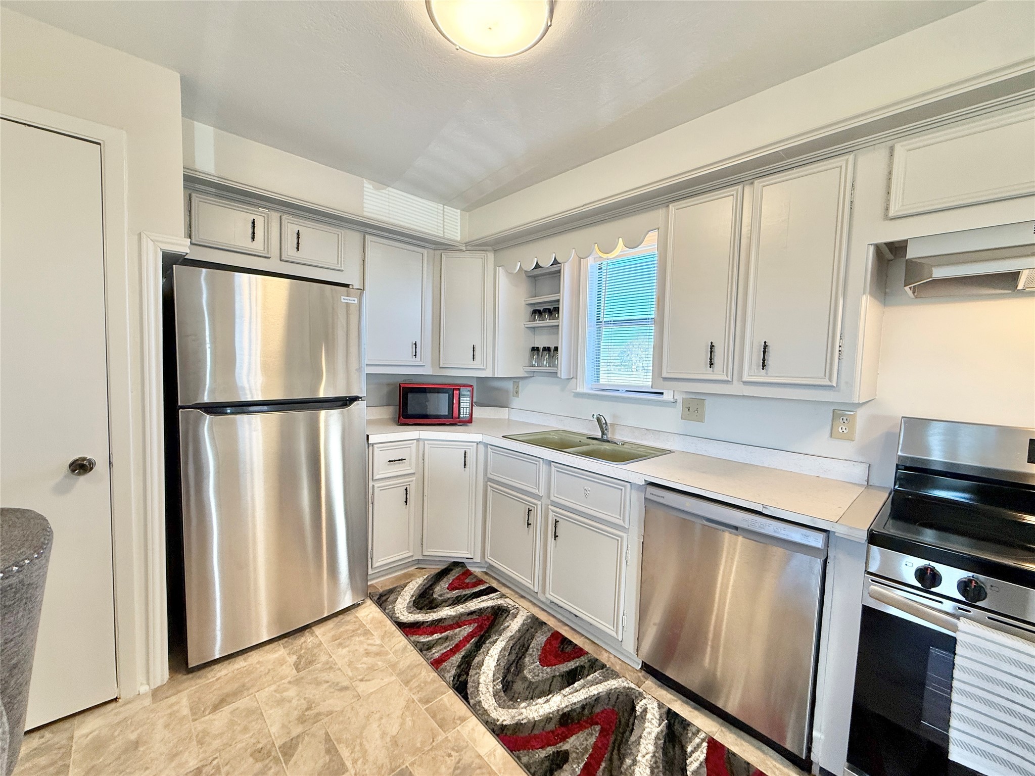 9497 FM 1456 Road Bellville, TX 77418 - Photo 5 of 50 New appliances.