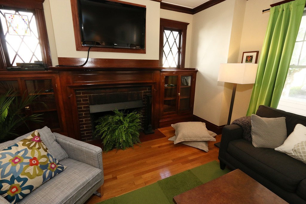 20 Chester Road, Unit 1 Belmont, MA 02478 - Photo 4 of 19 Gallery Image 4