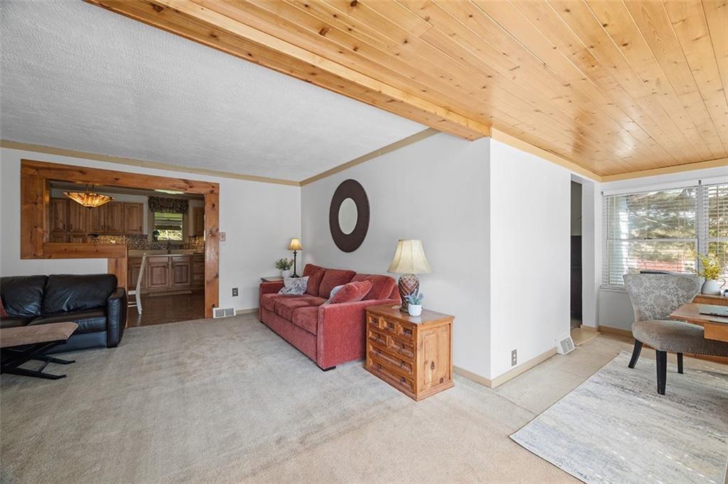 1610 Crawford Road Imperial, PA 15126 - Photo 6 of 42 Gallery Image 6