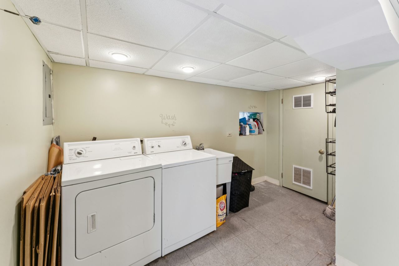 2547 Davisson Street River Grove, IL 60171 - Photo 19 of 31 a utility room with dryer and washer