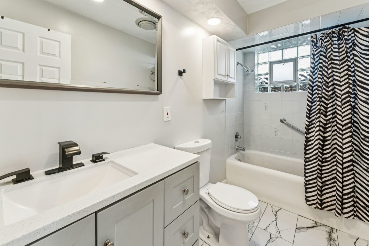2547 Davisson Street River Grove, IL 60171 - Photo 8 of 31 a bathroom with a sink toilet vanity and tub