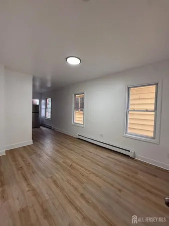 $2,450 | 206 Market Street, Perth Amboy, NJ 08861