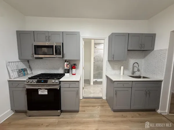 $2,450 | 206 Market Street, Perth Amboy, NJ 08861