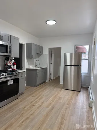 $2,450 | 206 Market Street, Perth Amboy, NJ 08861