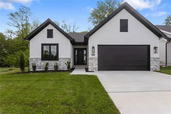 $649,900 | 9737 North Lucerne Avenue, Kansas City, MO 64154