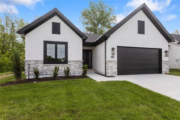 $649,900 | 9737 North Lucerne Avenue, Kansas City, MO 64154