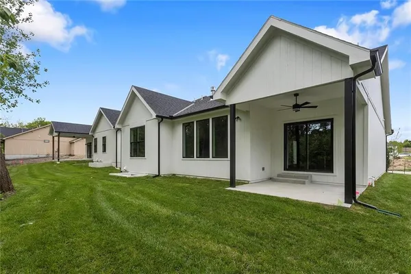 $649,900 | 9737 North Lucerne Avenue, Kansas City, MO 64154