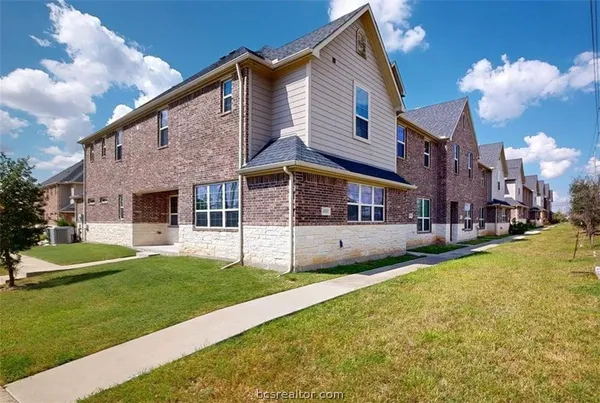$2,250 | 2027 Harvey Mitchell Parkway South, College Station, TX 77840