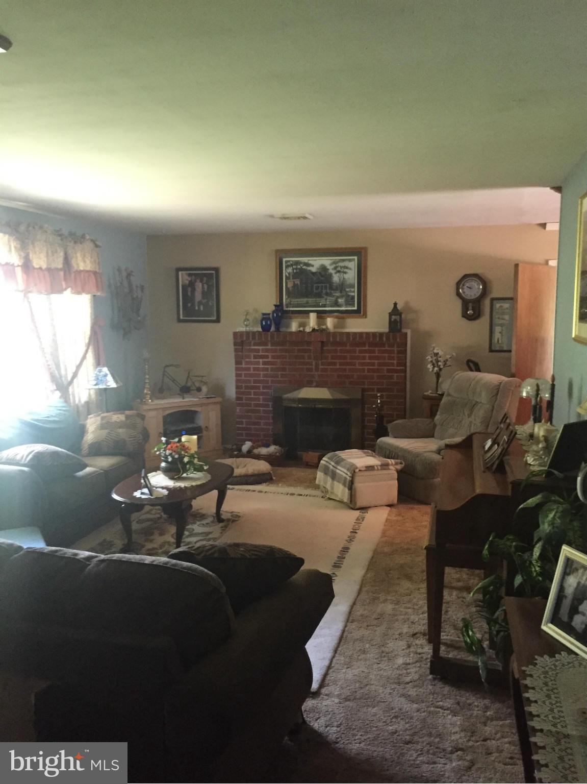 121 Maloney Road Elkton, MD 21921 - Photo 8 of 13 Living Room