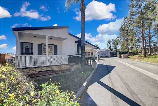 a view of a house with backyard and sitting area