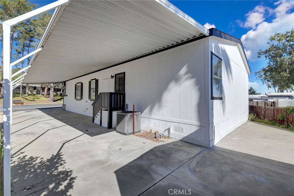 8651 Foothill Boulevard, Unit 42 Rancho Cucamonga, CA 91730 - Photo 33 of 39 a view of entryway and hall