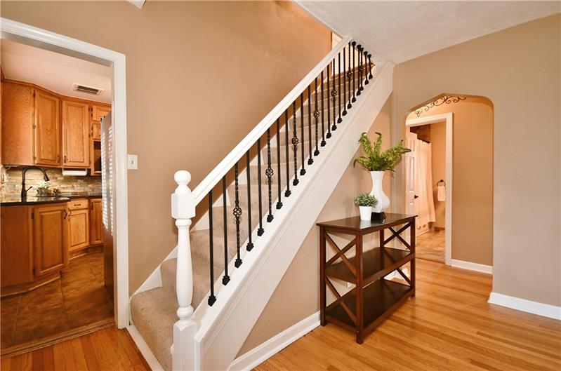 99 Hillendale Road Pittsburgh, PA 15237 - Photo 2 of 25 The first of many WOW factors in this home.