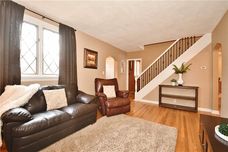 99 Hillendale Road Pittsburgh, PA 15237 - Photo 3 of 25 Lots of natural light