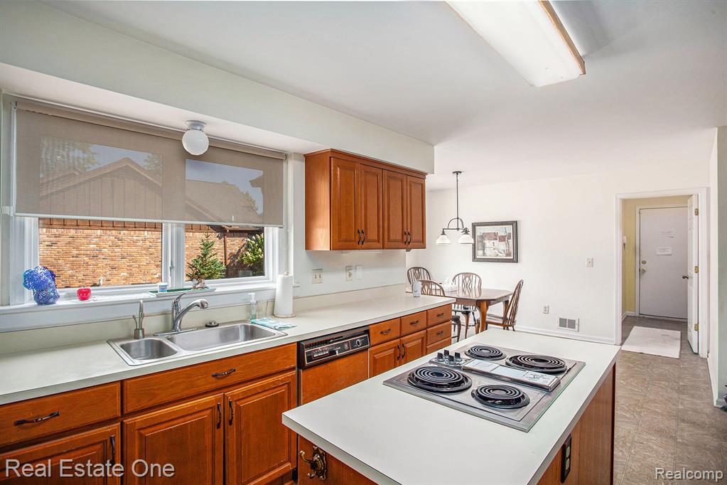 36508 Valley Ridge Drive Farmington Hills, MI 48331 - Photo 15 of 29