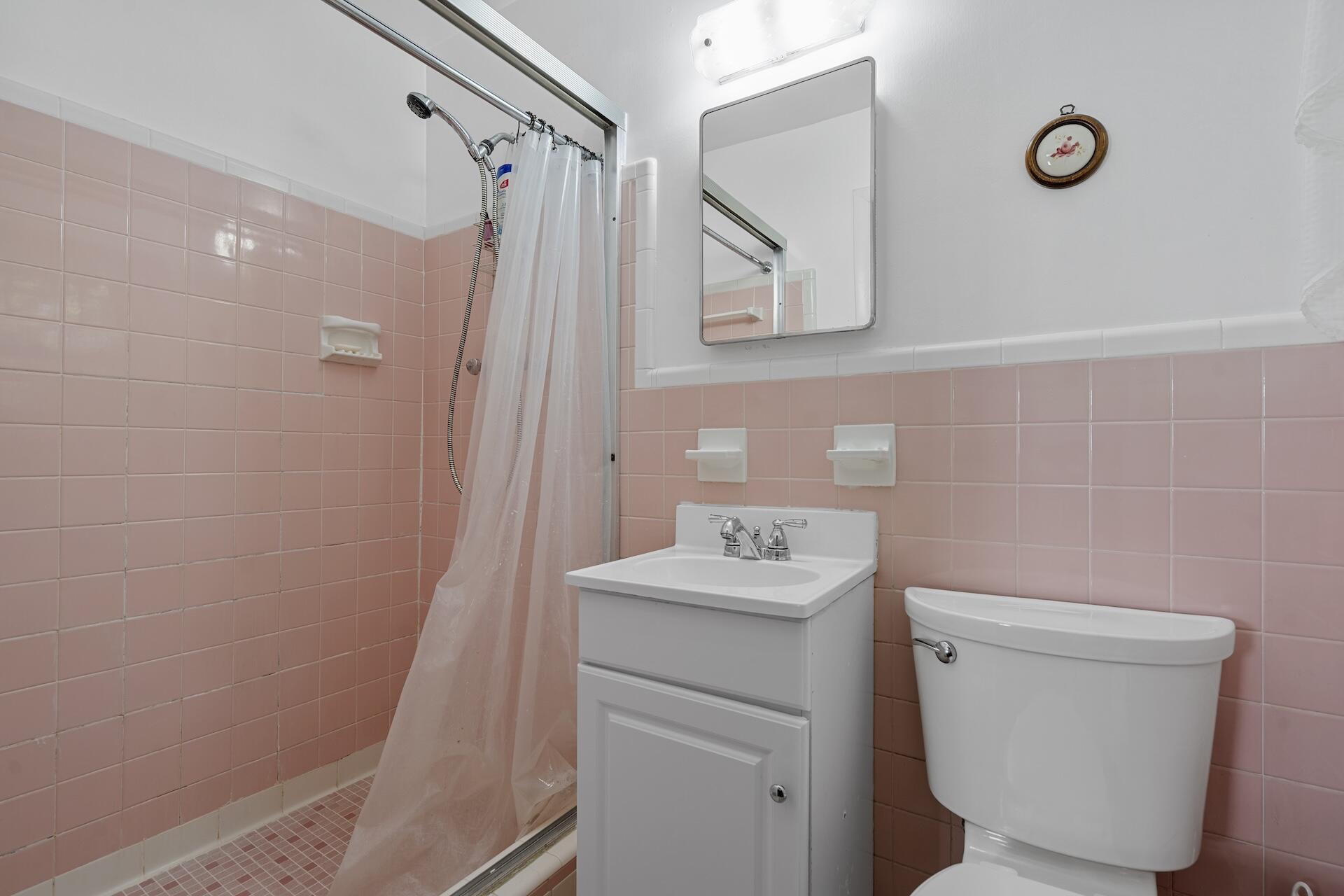 1318 New Castle Street Charleston, SC 29407 - Photo 19 of 29 Primary Bath